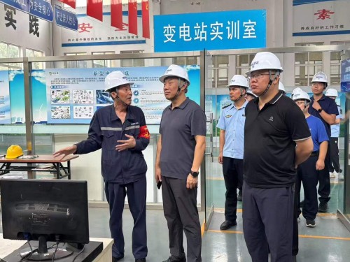 2025年7月29日泰安市應(yīng)急局領(lǐng)導(dǎo)來(lái)澤能電力科技公司調(diào)研